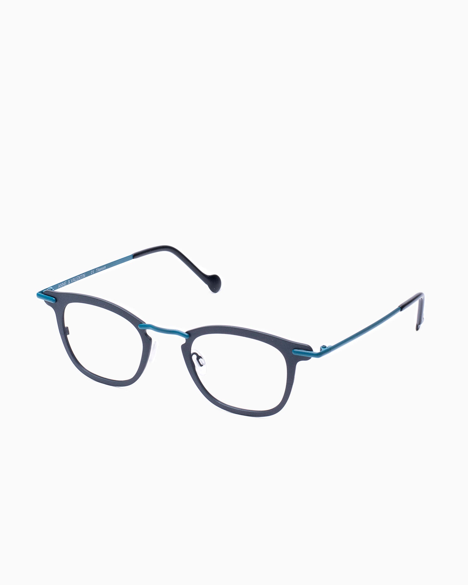 Anne and Valentin - helium - BC79 | glasses bar:  Marie-Sophie Dion