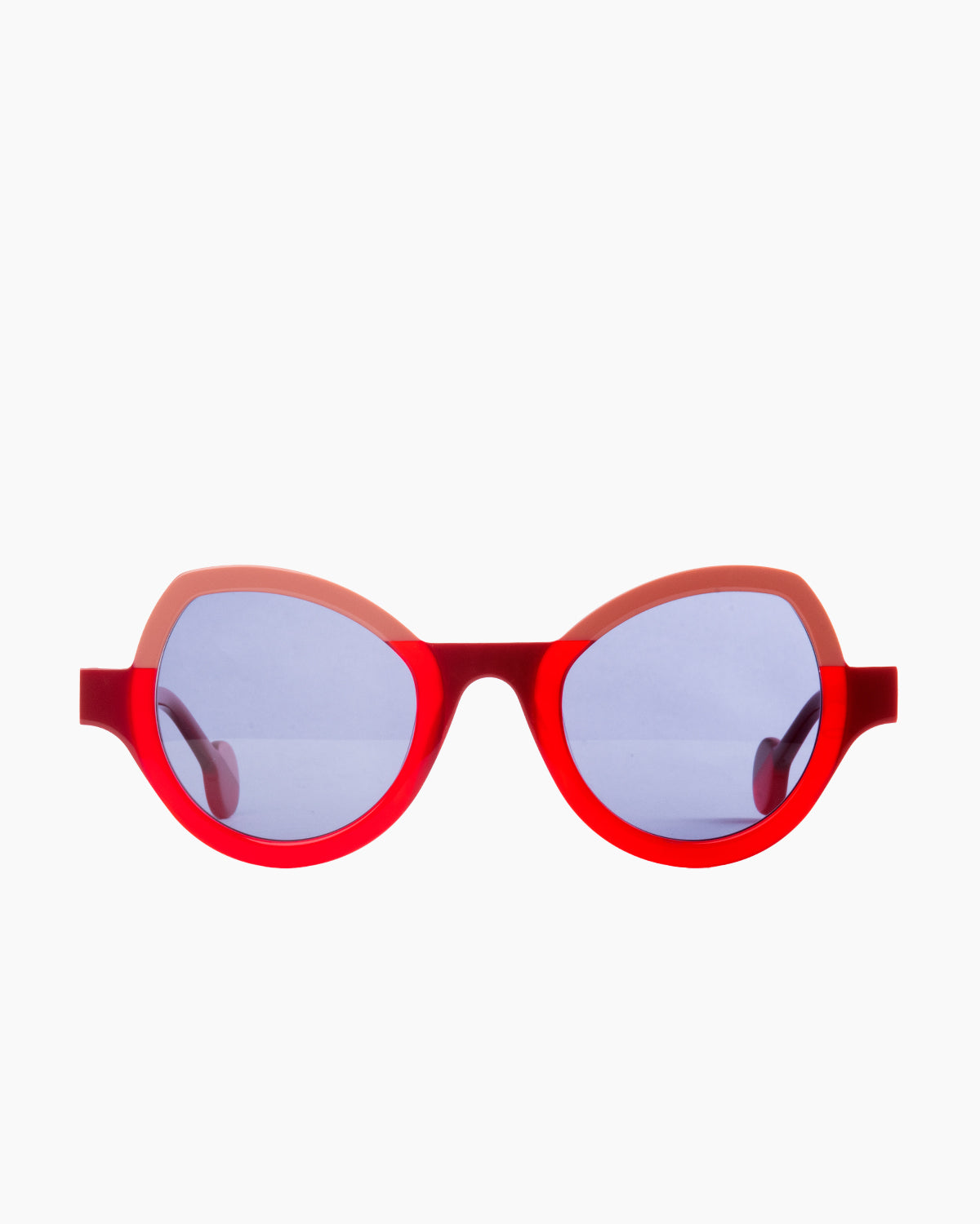 red plastic cat  sunglassesby Theo model modernisme, front view, lunettes de vue chat couleur rouge