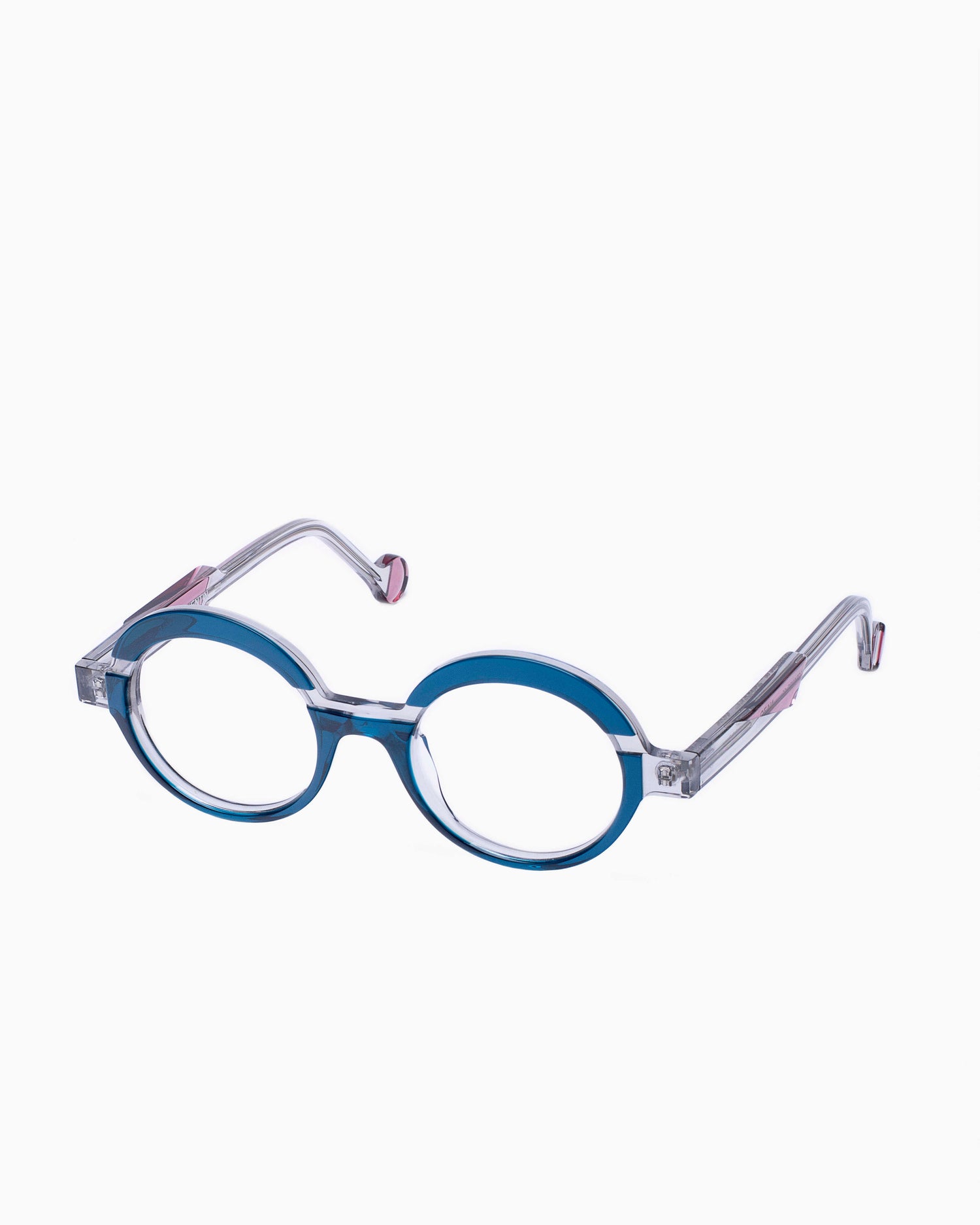 Anne and Valentin - Nazca - 9C06 | glasses bar:  Marie-Sophie Dion