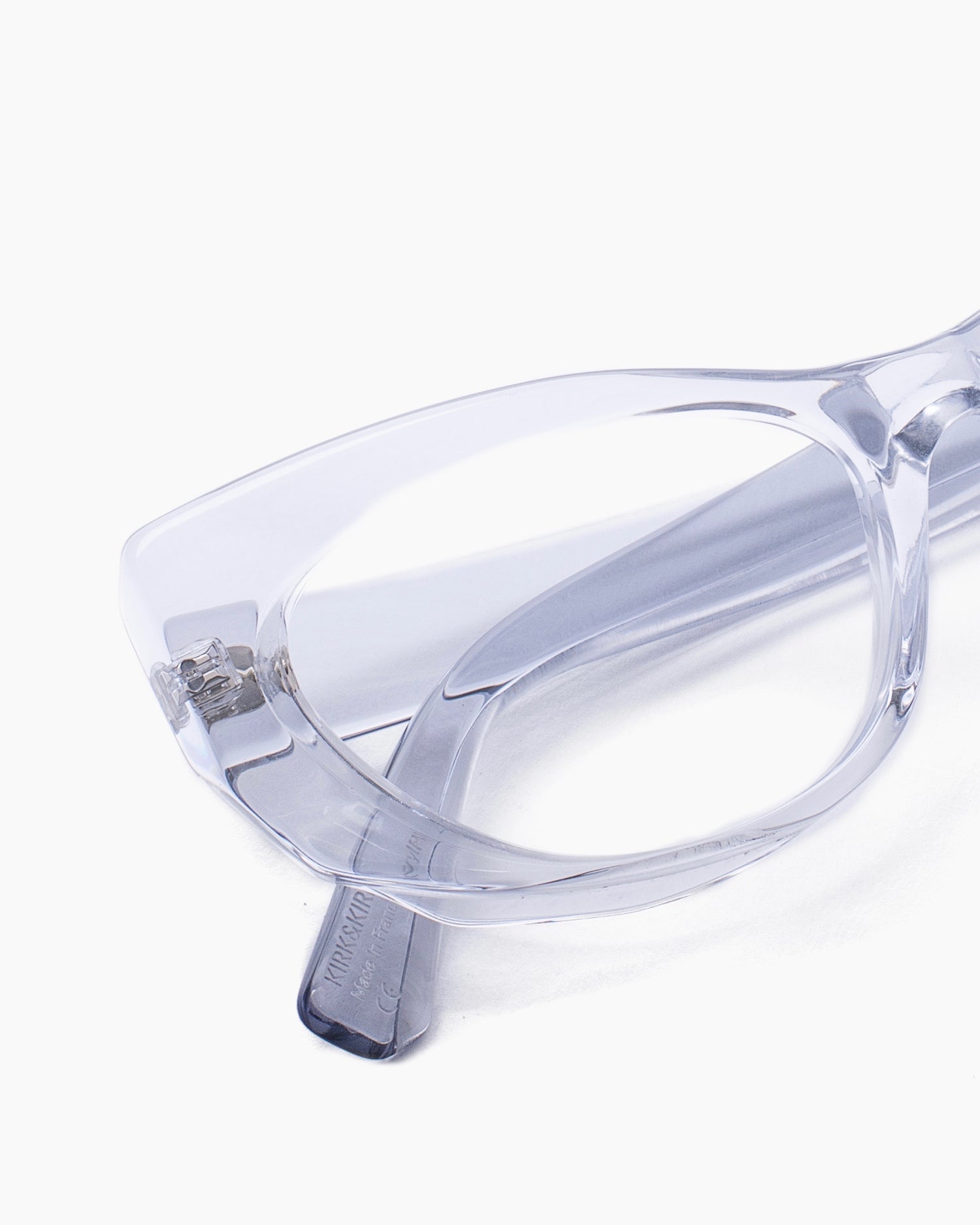 silver plastic cat eyeglasses by Kirk&Kirk model Esme, front view, lunettes de vue chat couleur argent
    >
  </div>
  <button class=