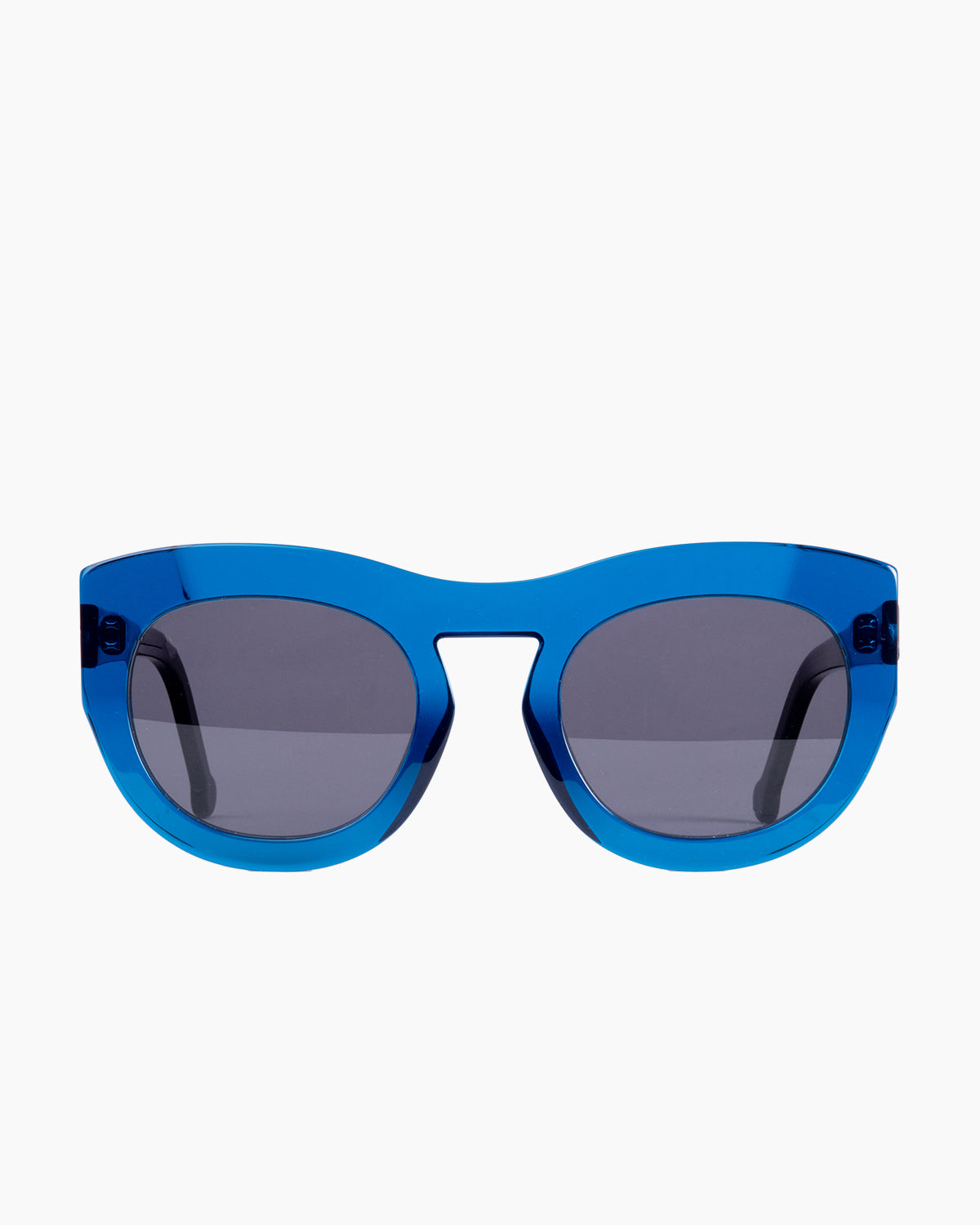 blue plastic cat  sunglassesby Marie-Sophie Dion model AddamsSun, front view, lunettes de vue chat couleur Bleu