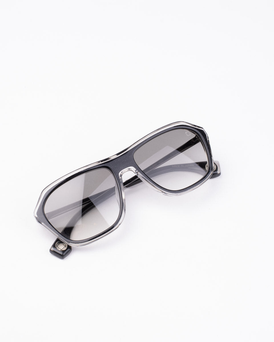 black plastic aviator  sunglassesby Blake Kuwahara model Gilbert, front view, lunettes de vue Noir aviateur
