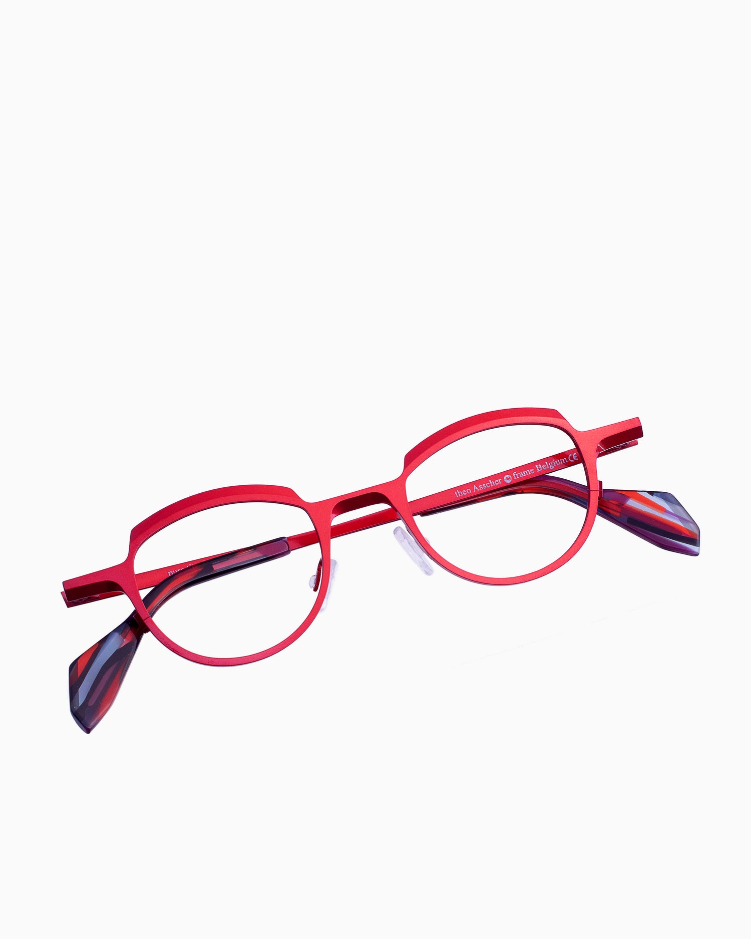 red metal round eyeglasses by Theo model asscher, front view, lunettes de vue rond couleur Rouge