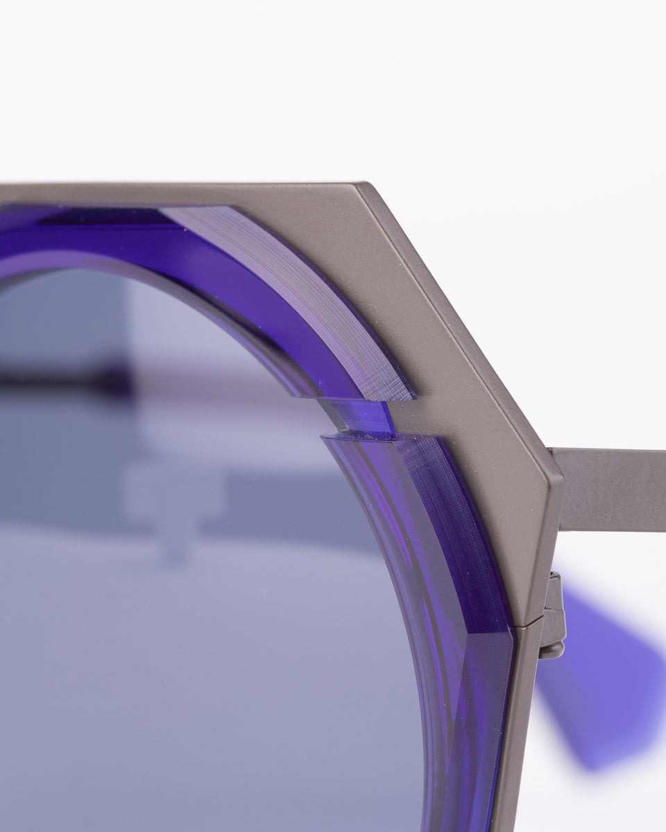 purple metal round  sunglassesby Theo model compositie1965, front view, lunettes de vue rond couleur violet