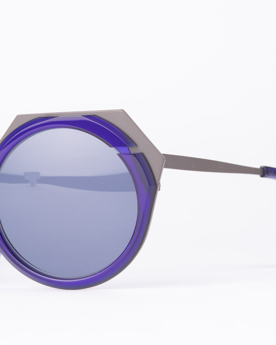 purple metal round  sunglassesby Theo model compositie1965, front view, lunettes de vue rond couleur violet