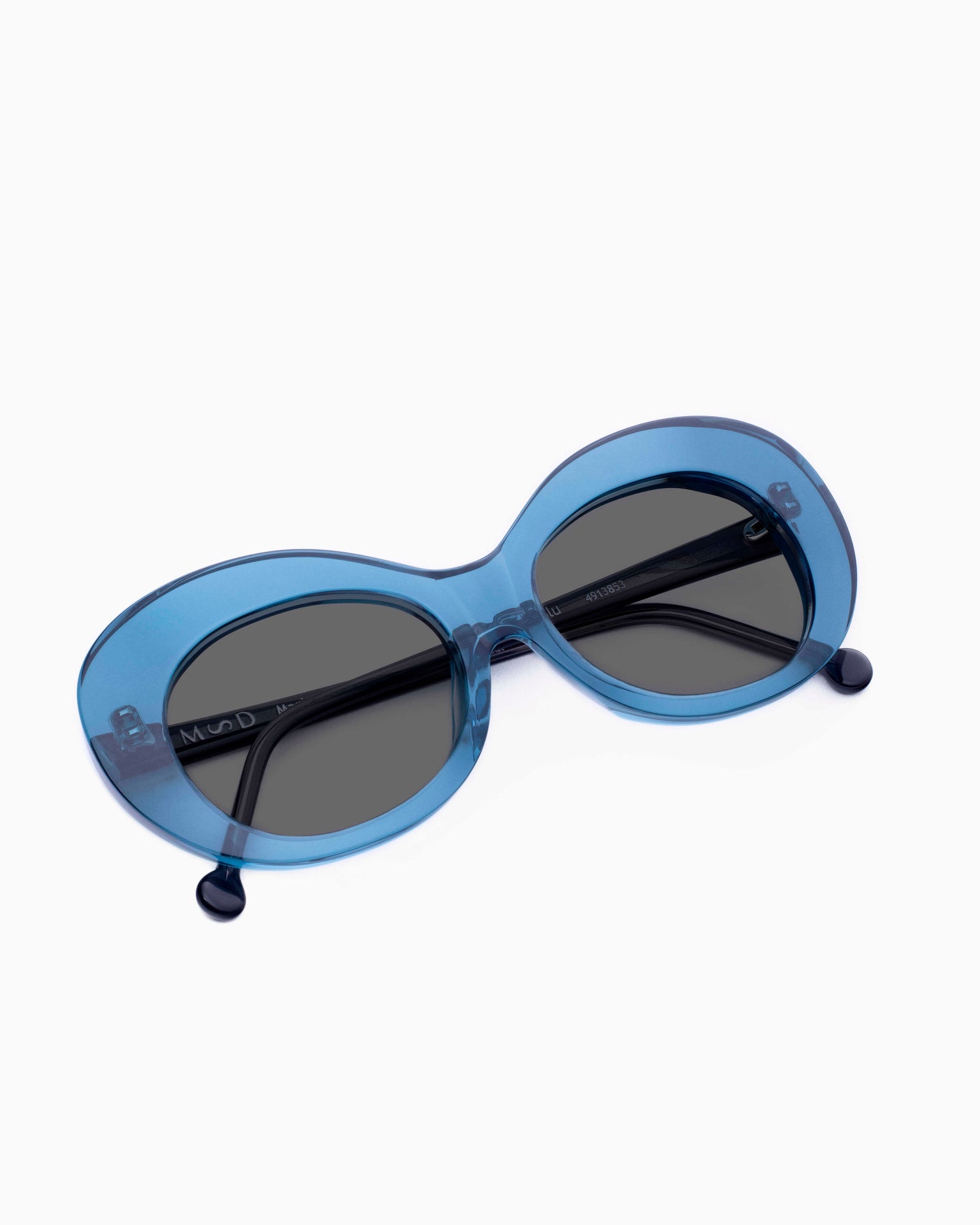 blue plastic oval  sunglassesby Marie-Sophie Dion model MorinSun, front view, lunettes de vue  couleur Bleu