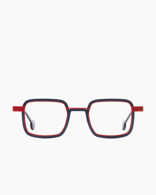 red metal rectangle eyeglasses by Anne et Valentin model welldone, front view, lunettes de vue rectangle couleur rouge
