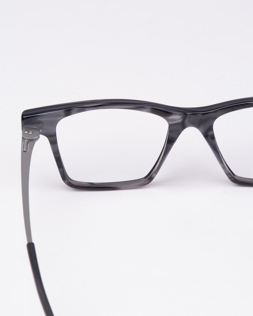 Theo - Peruna - 23 | glasses bar