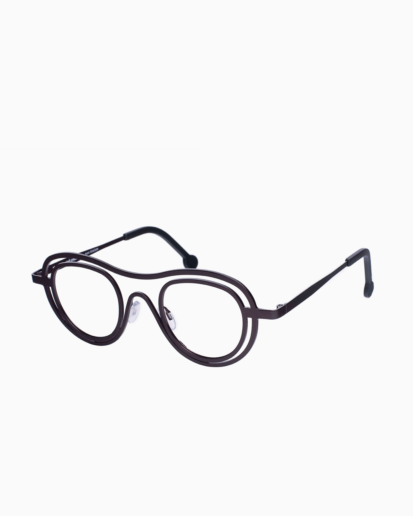 Theo - Chat - 63 | glasses bar